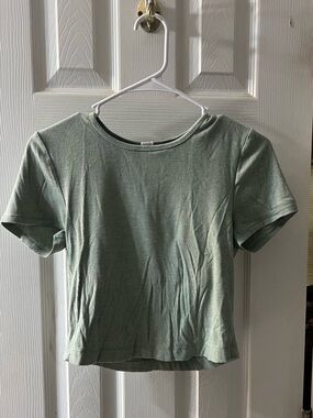 Yogalicious Women’s Med Light Sage Ribbed Crop Tee with Built In Bra